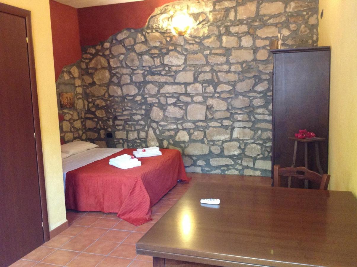 Vento Del Sud Guest House Chiaramonte Gulfi Room photo