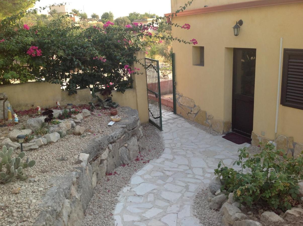 Vento Del Sud Guest House Chiaramonte Gulfi Exterior photo