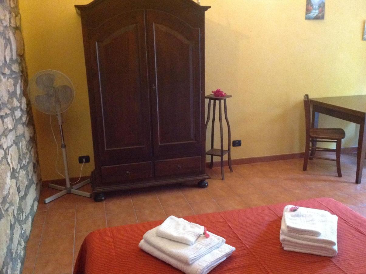 Vento Del Sud Guest House Chiaramonte Gulfi Room photo