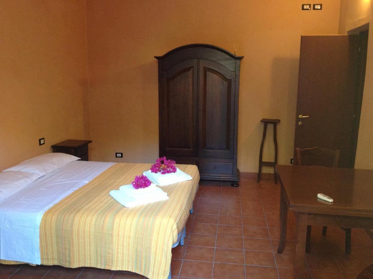 Vento Del Sud Guest House Chiaramonte Gulfi Room photo