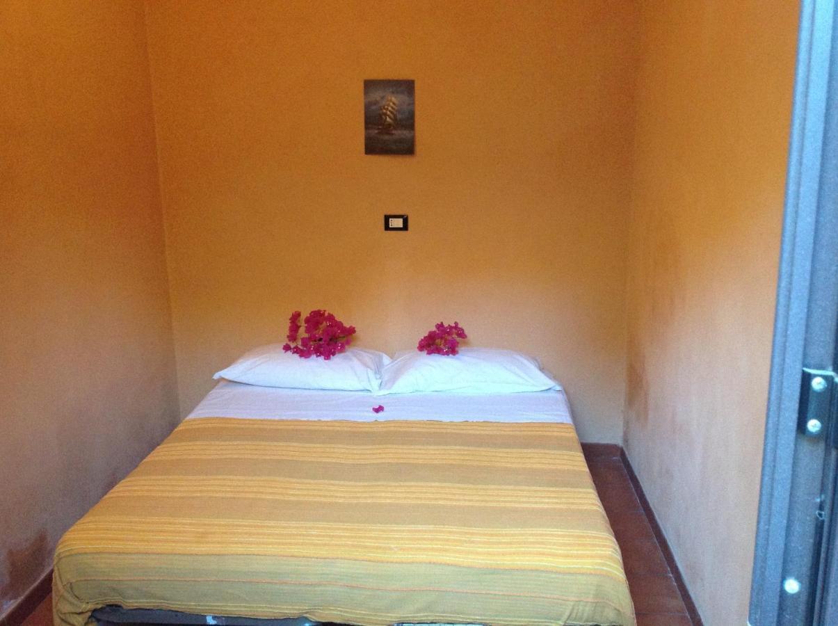 Vento Del Sud Guest House Chiaramonte Gulfi Room photo